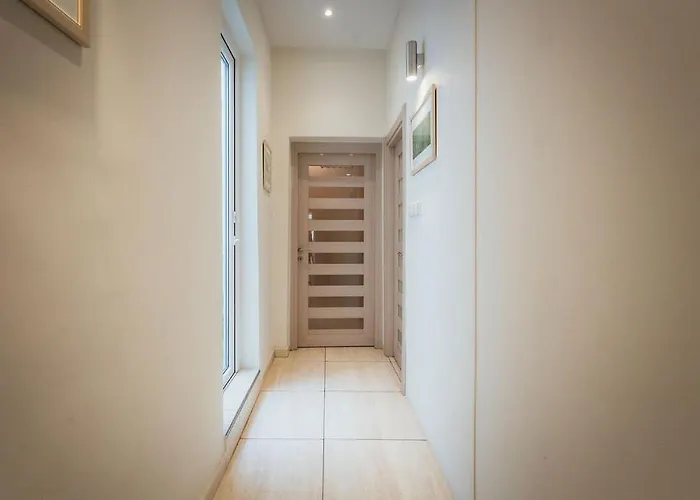 Charming 2-bedroom In The Heart Of La