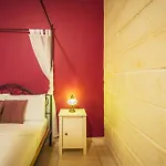 Апартаменты Charming 2-bedroom In The Heart Of La