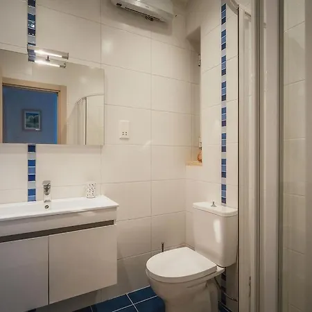 Charming 2-bedroom In The Heart Of La