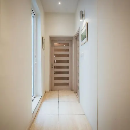 Charming 2-bedroom In The Heart Of La