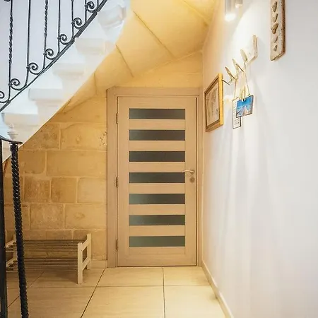 Апартаменты Charming 2-bedroom In The Heart Of La Валетта
