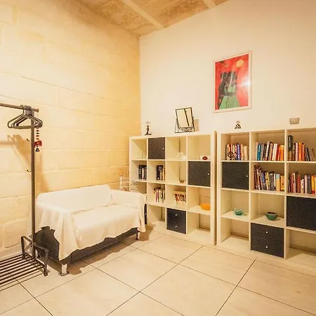 Charming 2-bedroom In The Heart Of La Apartment Valletta