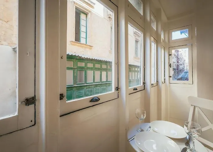 Апартаменты Charming 2-bedroom In The Heart Of La