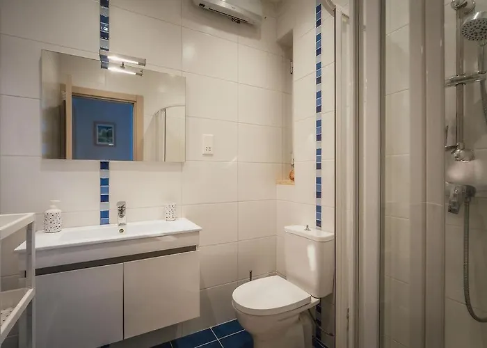 Charming 2-bedroom In The Heart Of La