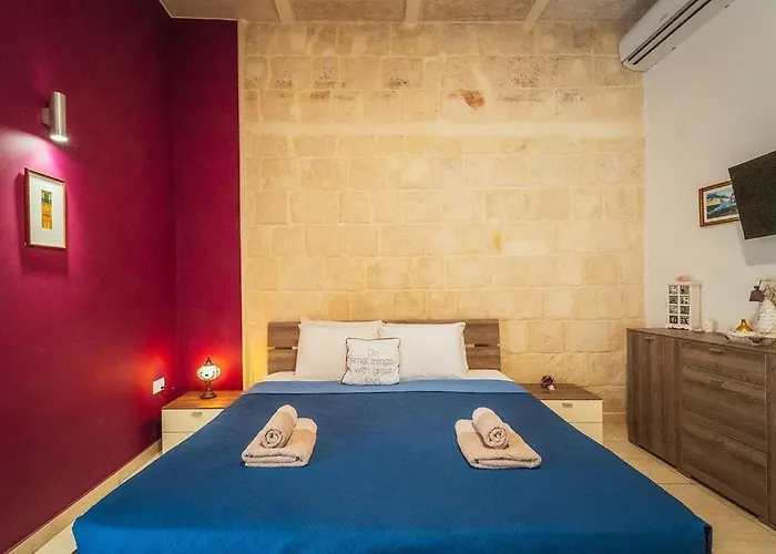 Charming 2-bedroom In The Heart Of La