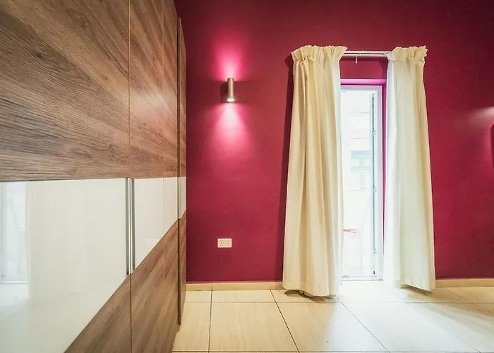 Charming 2-bedroom In The Heart Of La * Валетта