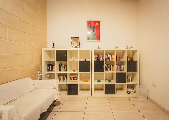 Charming 2-bedroom In The Heart Of La